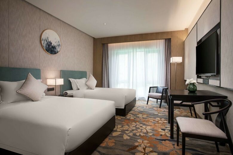 Hotel Ramada By Wyndham Zhenjiang City Center