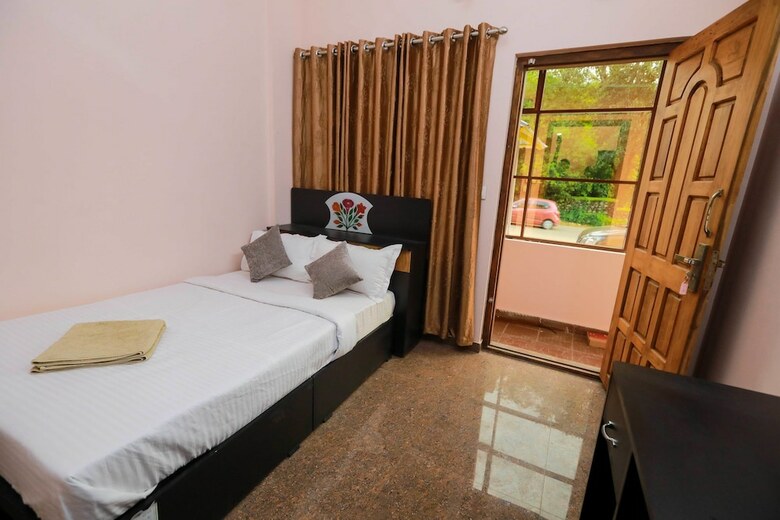 Hostal Adona Residency