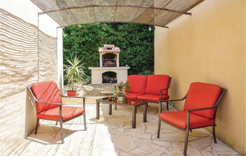 Holiday Home Eyragues Chemin De L'arenier II