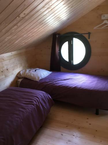 Parc R�sidentiel De Loisir : Le Loup Blanc Du Riou