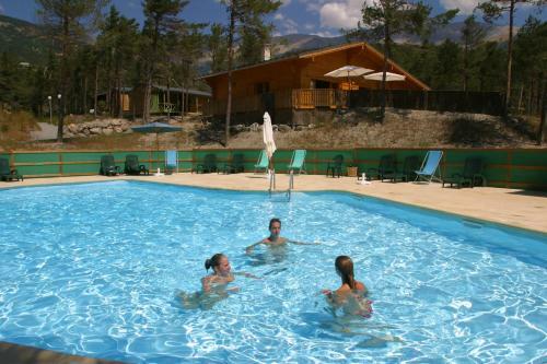 Parc R�sidentiel De Loisir : Le Loup Blanc Du Riou
