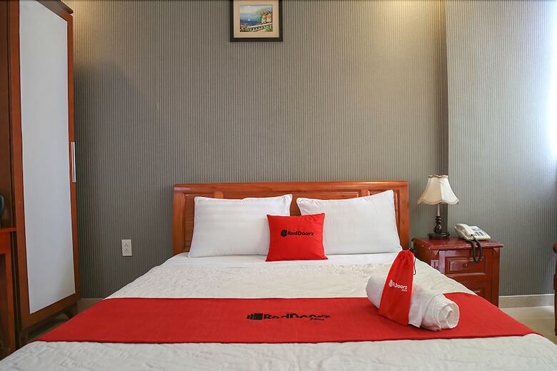 Hotel Reddoorz Plus Near Hoang Van Thu Park