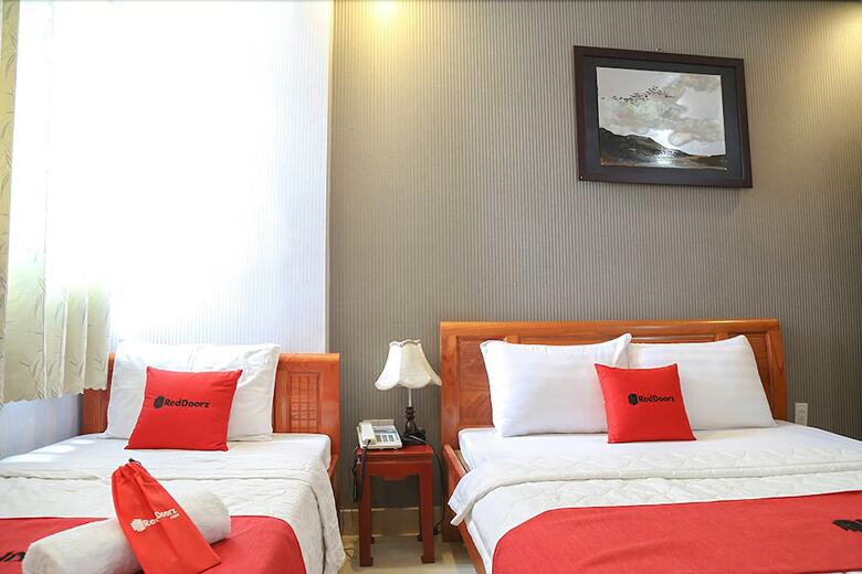 Hotel Reddoorz Plus Near Hoang Van Thu Park