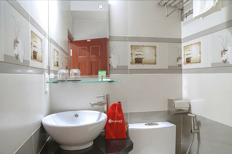 Hotel Reddoorz Plus Near Hoang Van Thu Park
