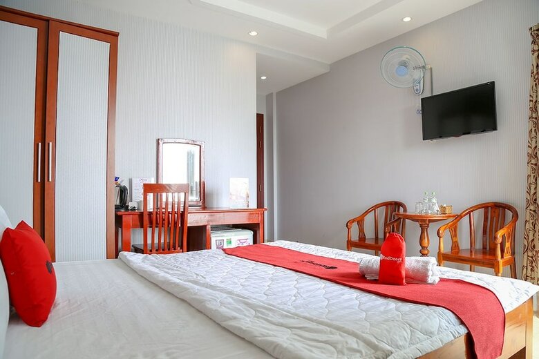 Hotel Reddoorz Plus Near Hoang Van Thu Park