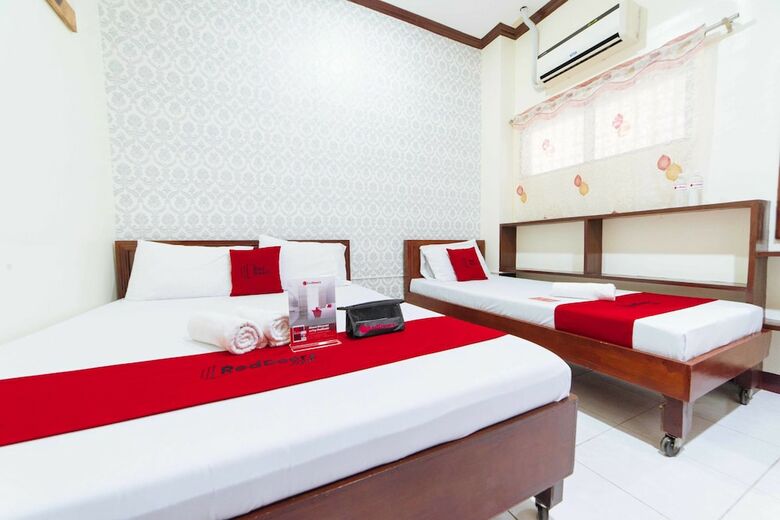 Hotel Reddoorz @ General Luna Davao