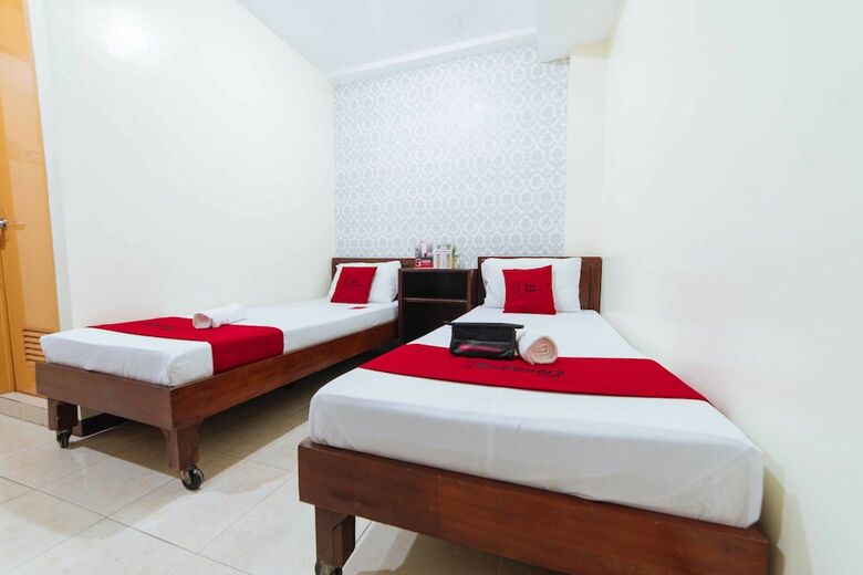 Hotel Reddoorz @ General Luna Davao