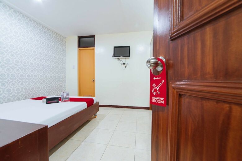 Hotel Reddoorz @ General Luna Davao