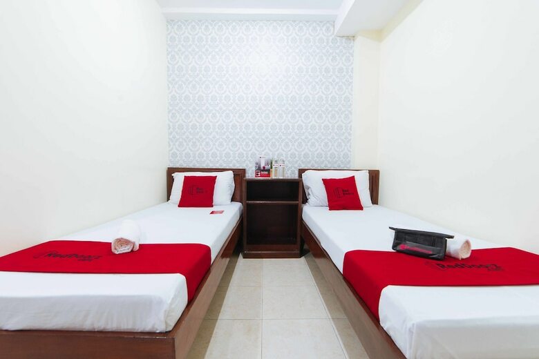 Hotel Reddoorz @ General Luna Davao