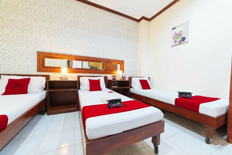 Hotel Reddoorz @ General Luna Davao