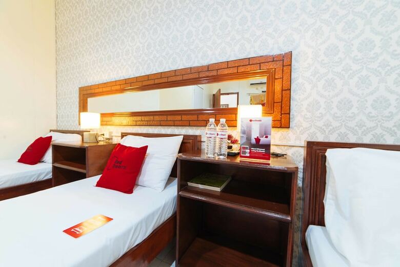 Hotel Reddoorz @ General Luna Davao