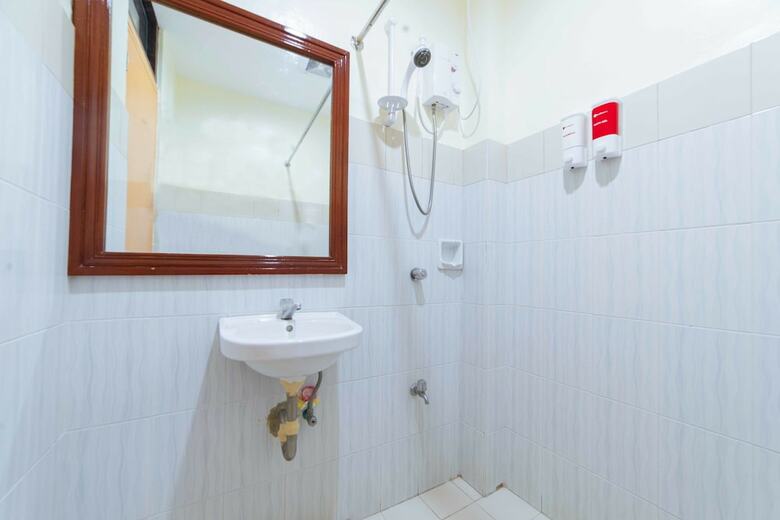 Hotel Reddoorz @ General Luna Davao