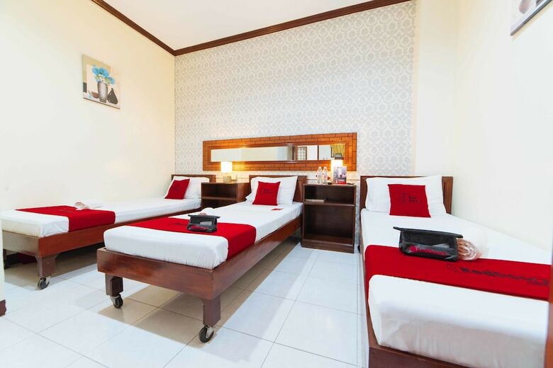 Hotel Reddoorz @ General Luna Davao