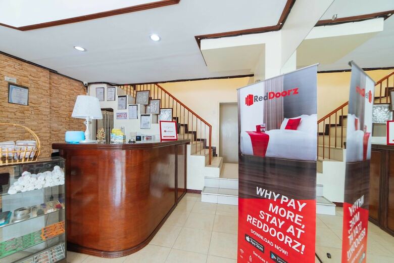 Hotel Reddoorz @ General Luna Davao