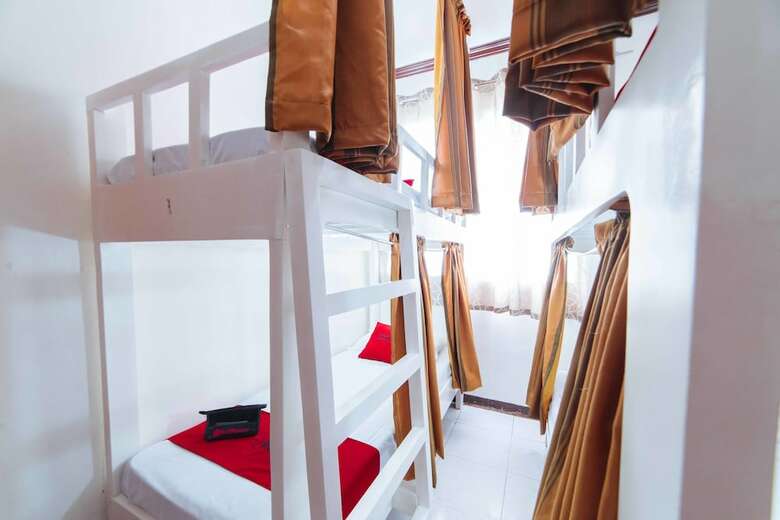 Hotel Reddoorz @ General Luna Davao