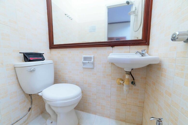 Hotel Reddoorz @ General Luna Davao