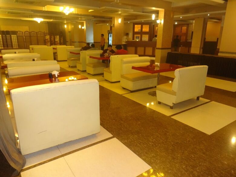 Hotel The Neelam Executive