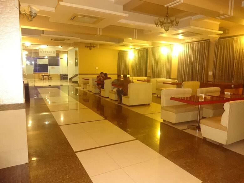 Hotel The Neelam Executive