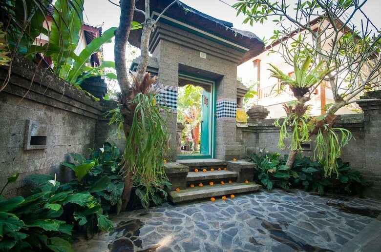 Bed & Breakfast Flamboyant Villa Ubud