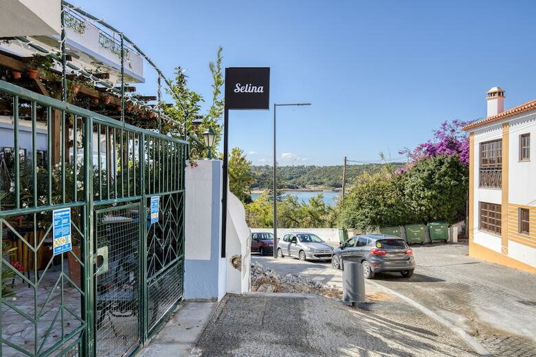 Hostal Selina Shared Milfontes