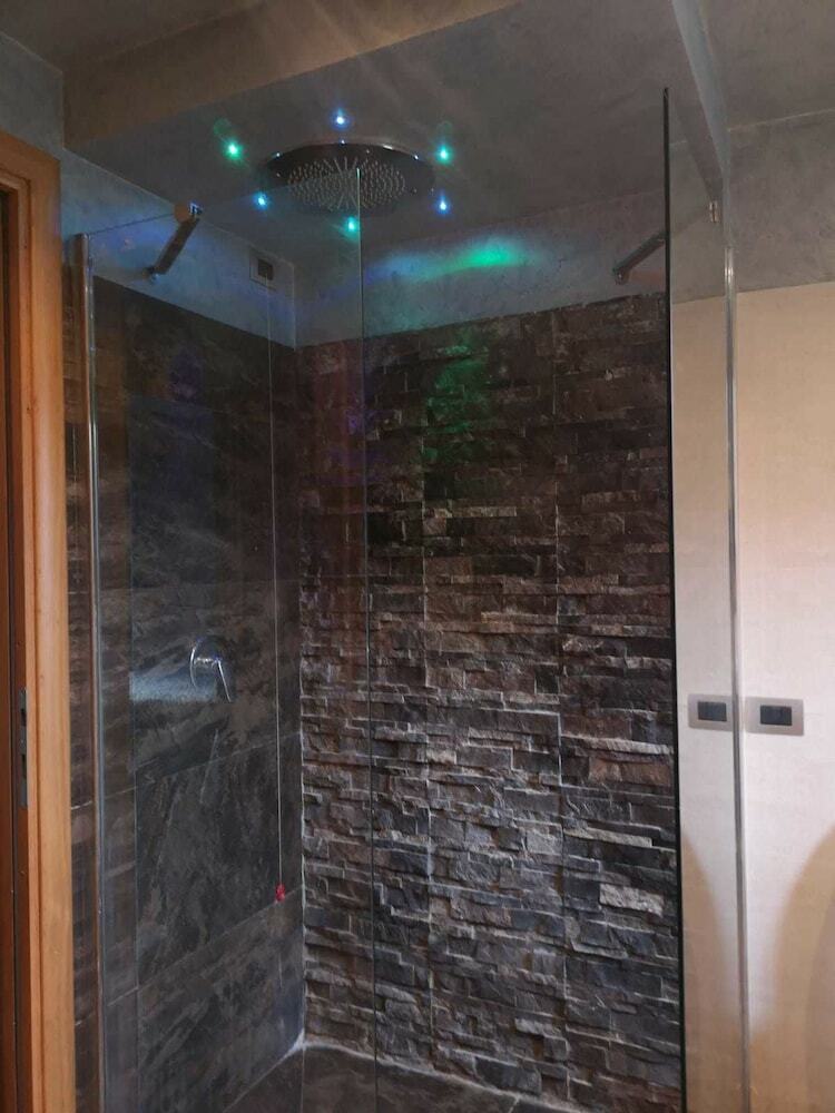 Hotel Iael's Rooms