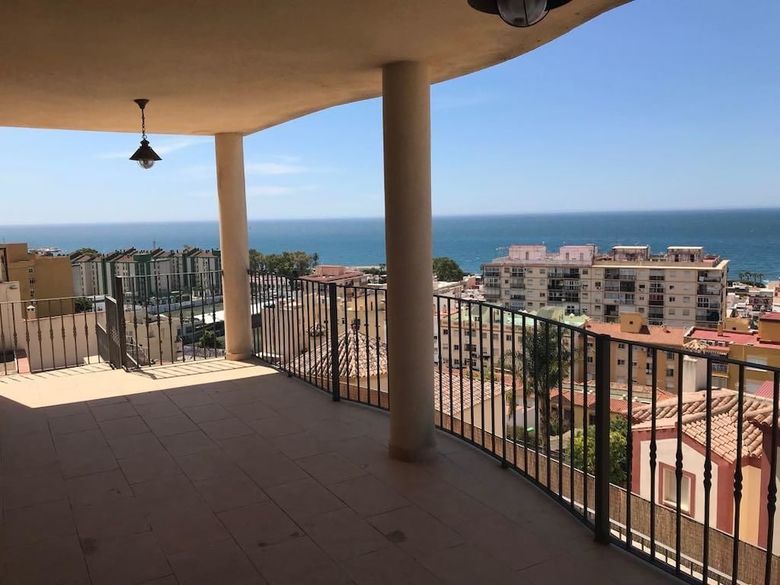 Hotel Rooms In Seafront Villa