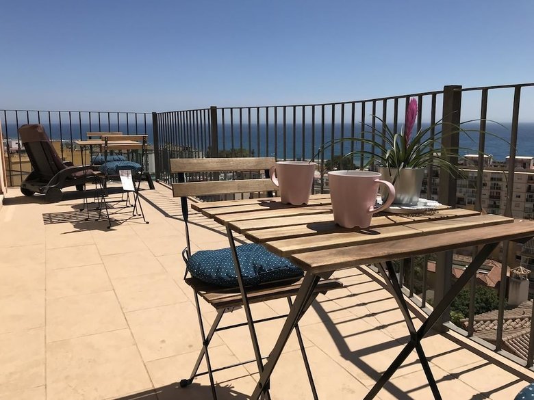 Hotel Rooms In Seafront Villa
