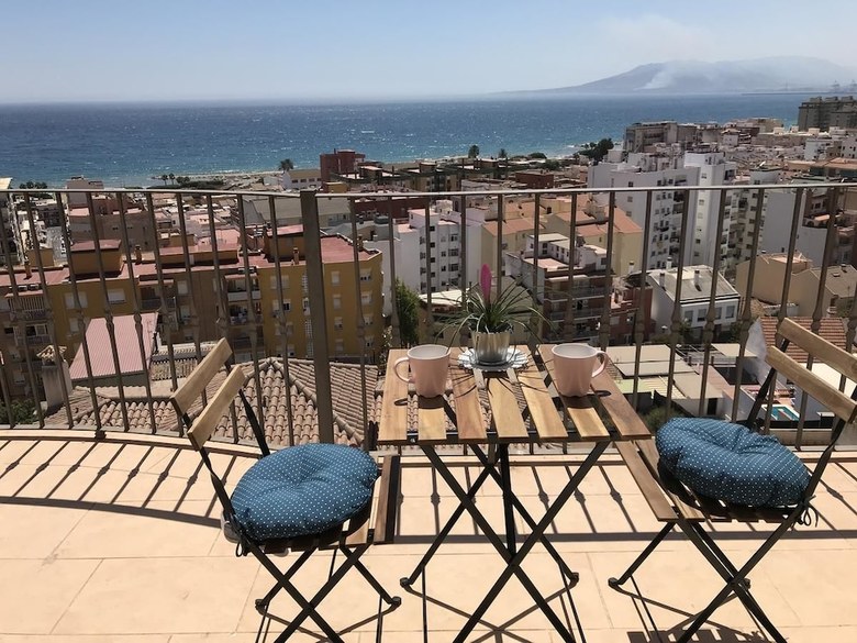 Hotel Rooms In Seafront Villa