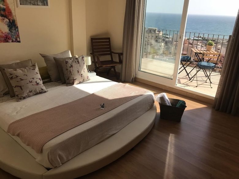 Hotel Rooms In Seafront Villa