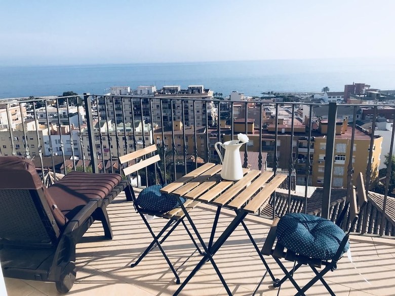 Hotel Rooms In Seafront Villa