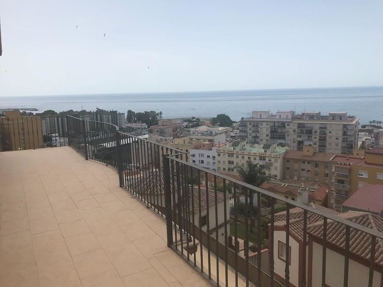 Hotel Rooms In Seafront Villa