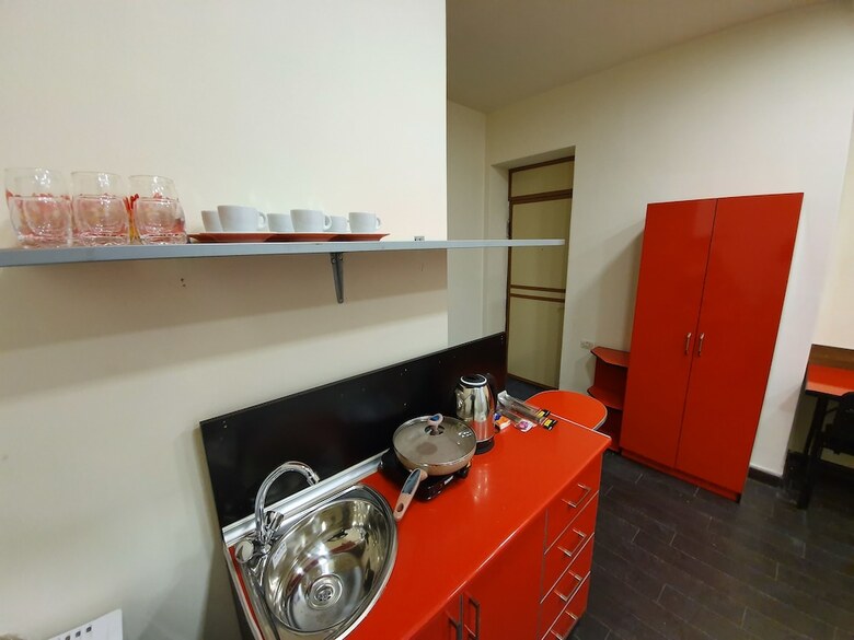 Hostal Doss Hotel And Hostel