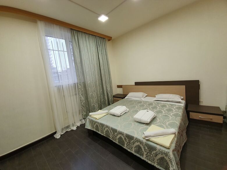 Hostal Doss Hotel And Hostel
