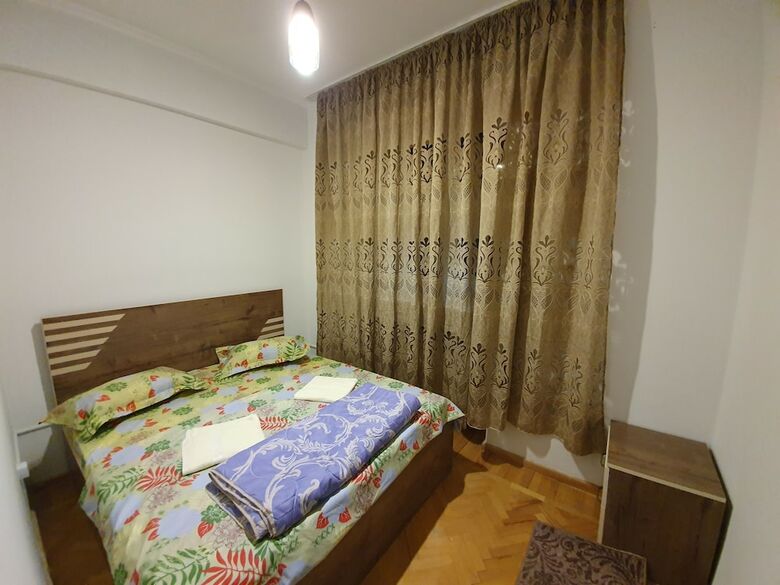 Hostal Doss Hotel And Hostel