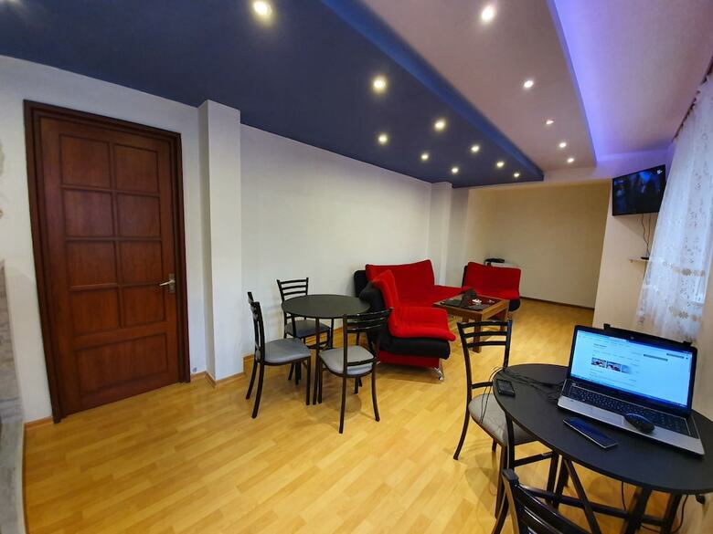 Hostal Doss Hotel And Hostel
