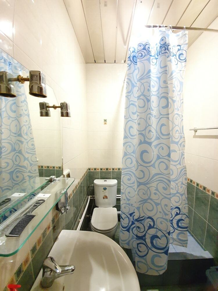 Hostal Doss Hotel And Hostel