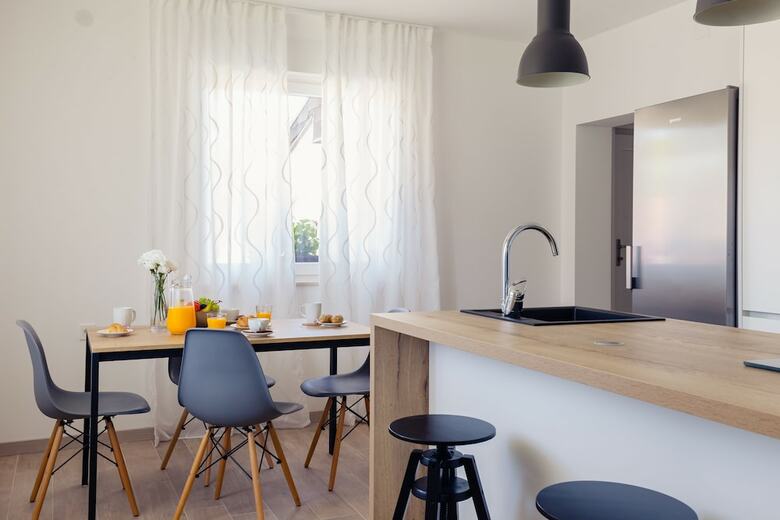 Hotel Rooms & Apartments Karlo