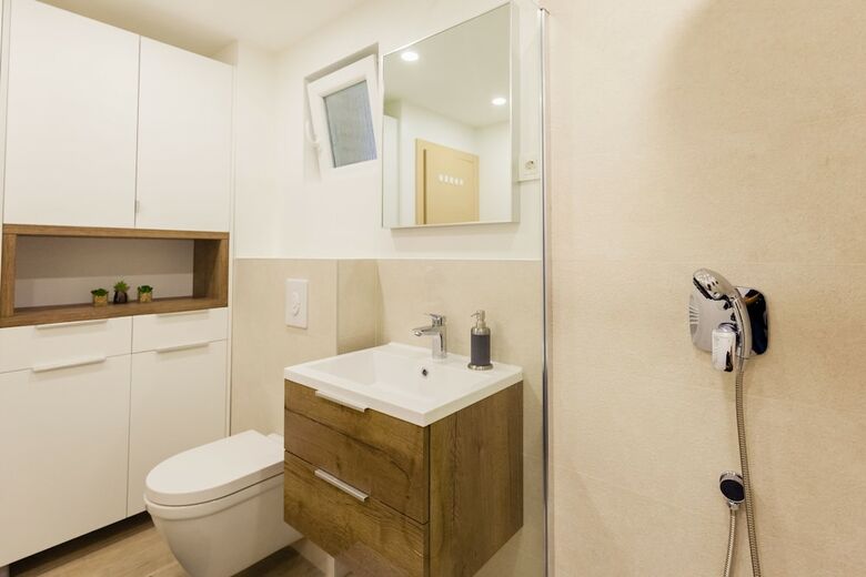 Hotel Rooms & Apartments Karlo