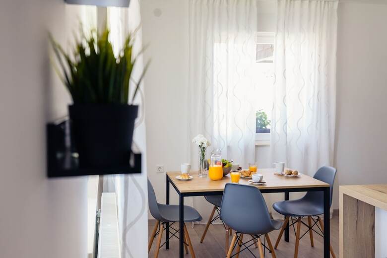 Hotel Rooms & Apartments Karlo