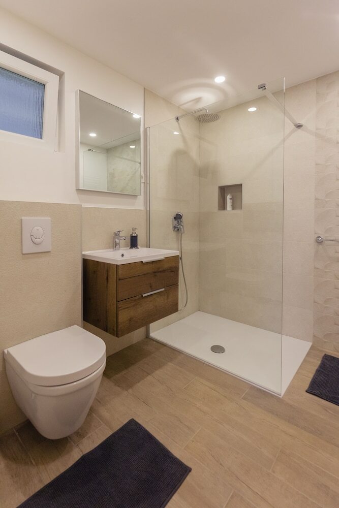 Hotel Rooms & Apartments Karlo