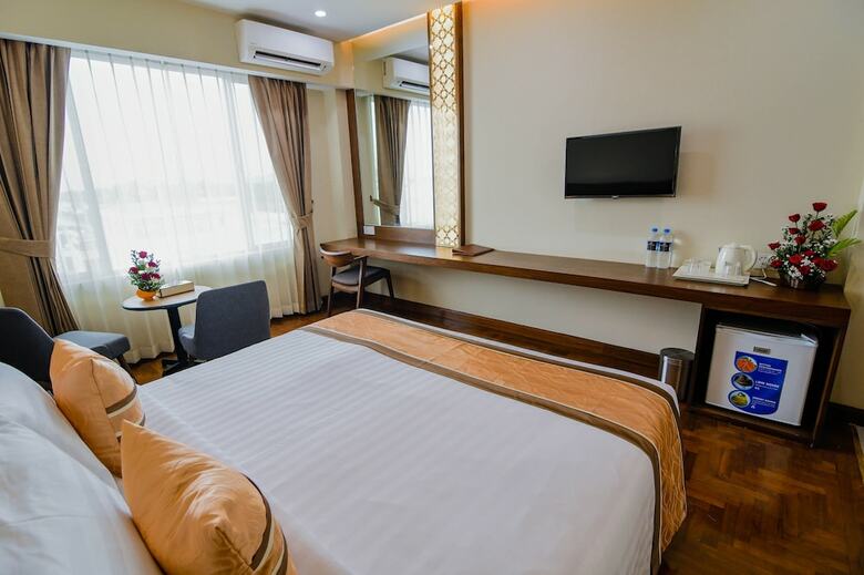 New Wave Hotel