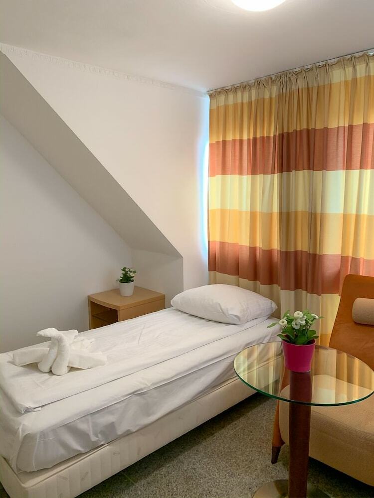 Lovely Hotel Near K�ln Messe And Arena