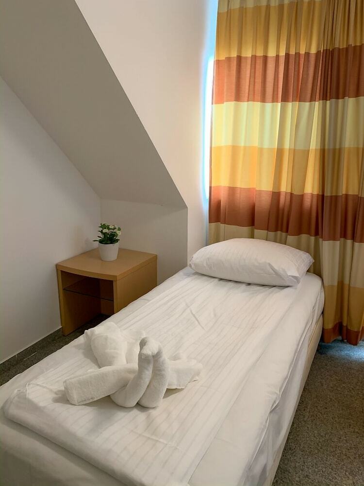 Lovely Hotel Near K�ln Messe And Arena