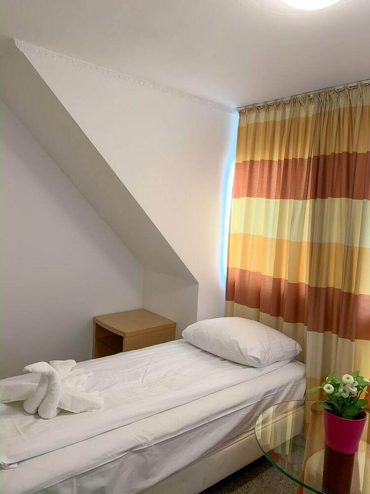 Lovely Hotel Near K�ln Messe And Arena