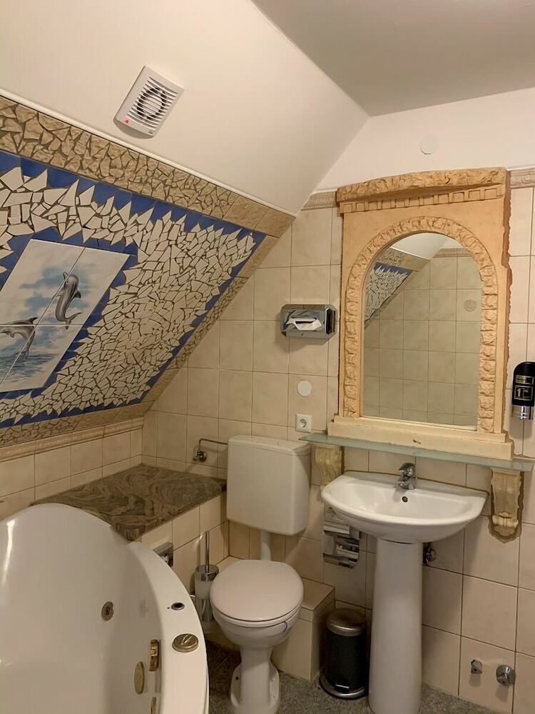 Lovely Hotel Near K�ln Messe And Arena