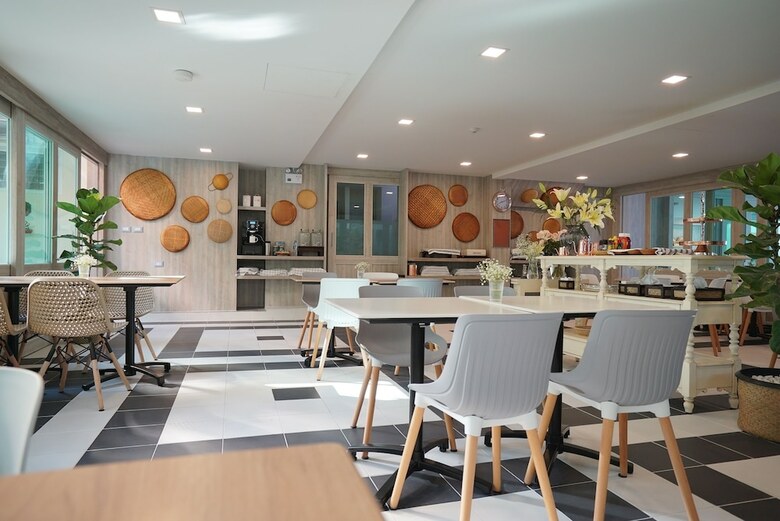 The Qube Fifty Hotel