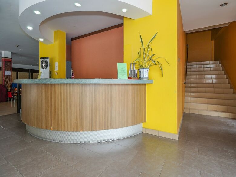 Oyo 44083 Hotel Orchard Inn