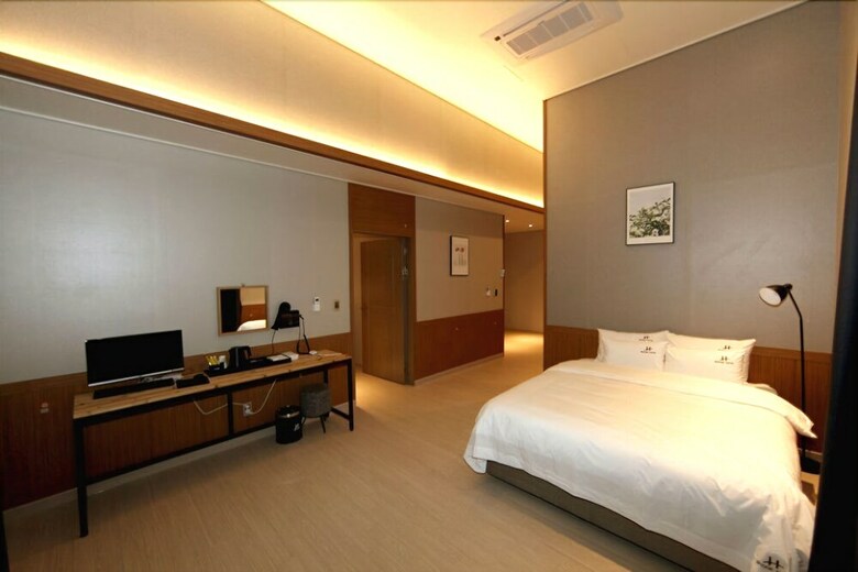 Tongyeong Bridge Hotel