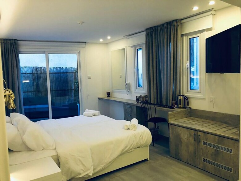 Hotel White 11