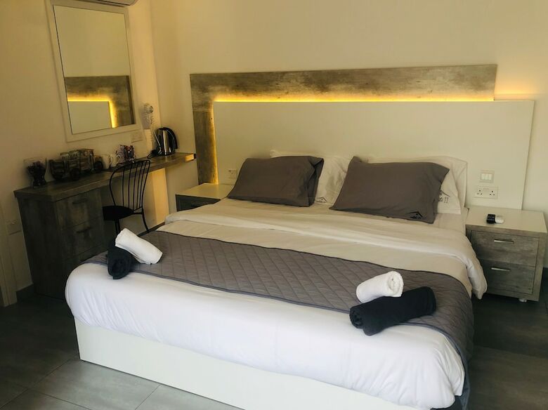 Hotel White 11